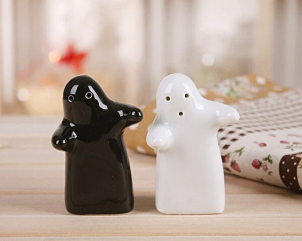 2PCS Love Hug Seasoning Shakers Sets - Image 4