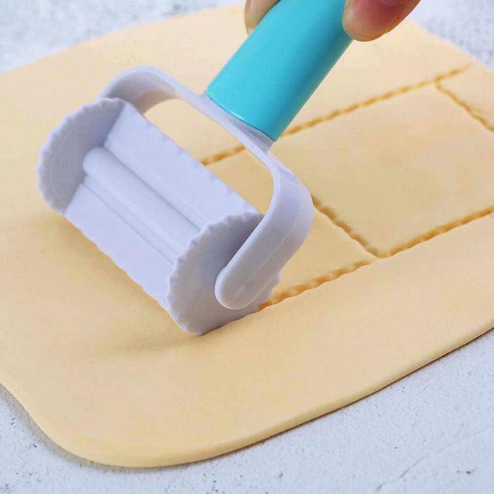 3Pcs Cake Decorating Dough Cutter Roller - Image 2