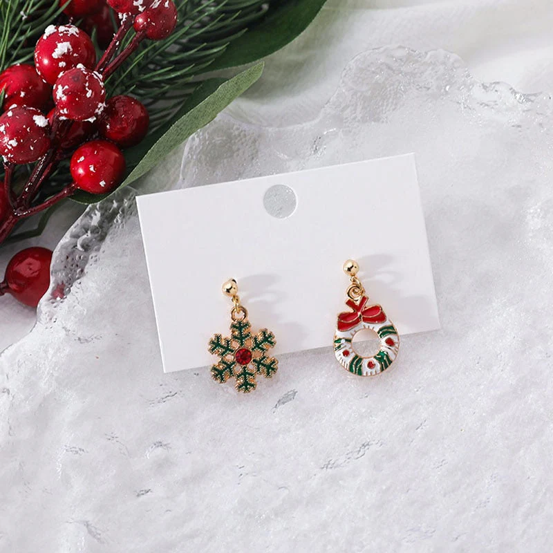 Charming Christmas Time Design Earrings - Image 4