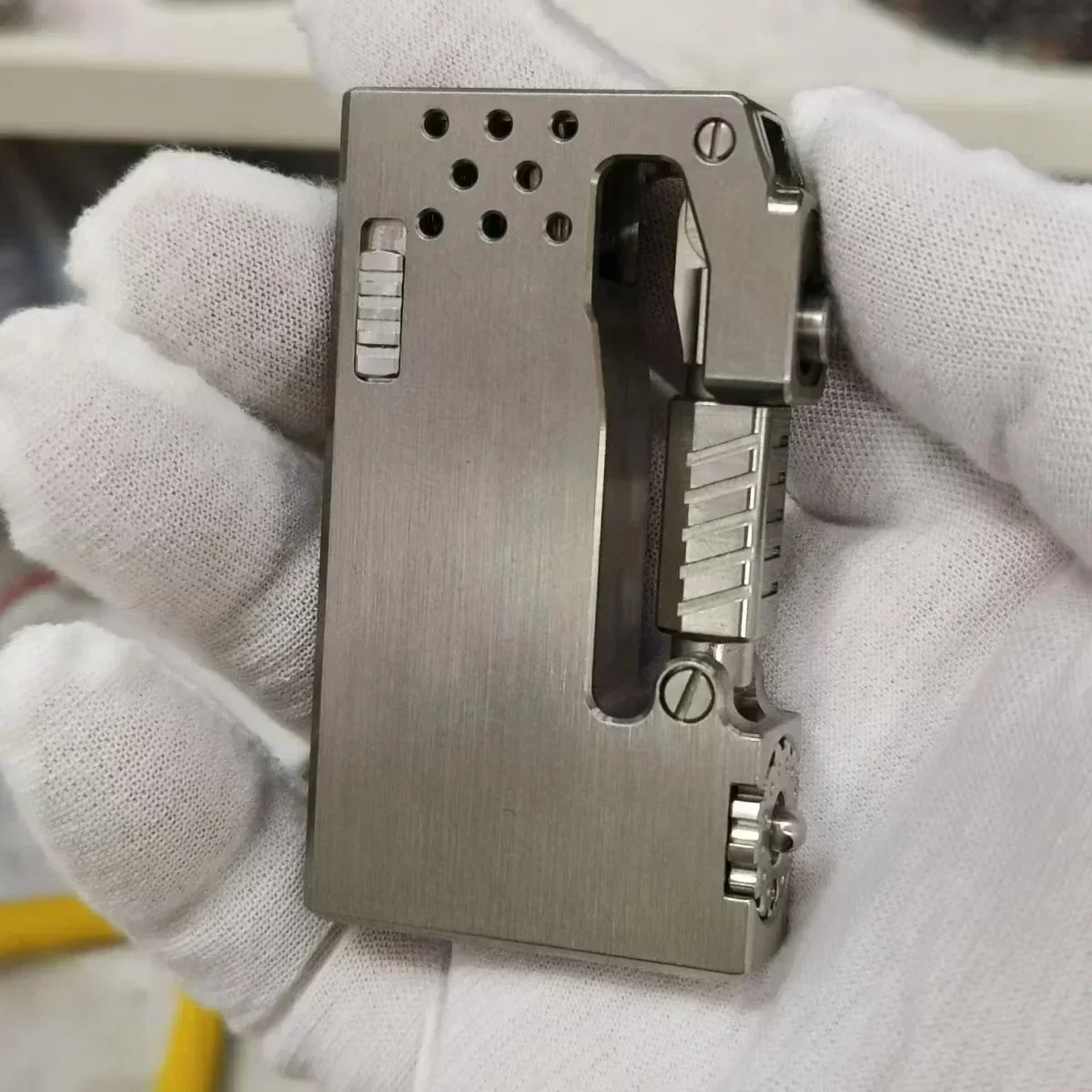 Classic Mechanical Press Ignition Kerosene Lighter - Image 8