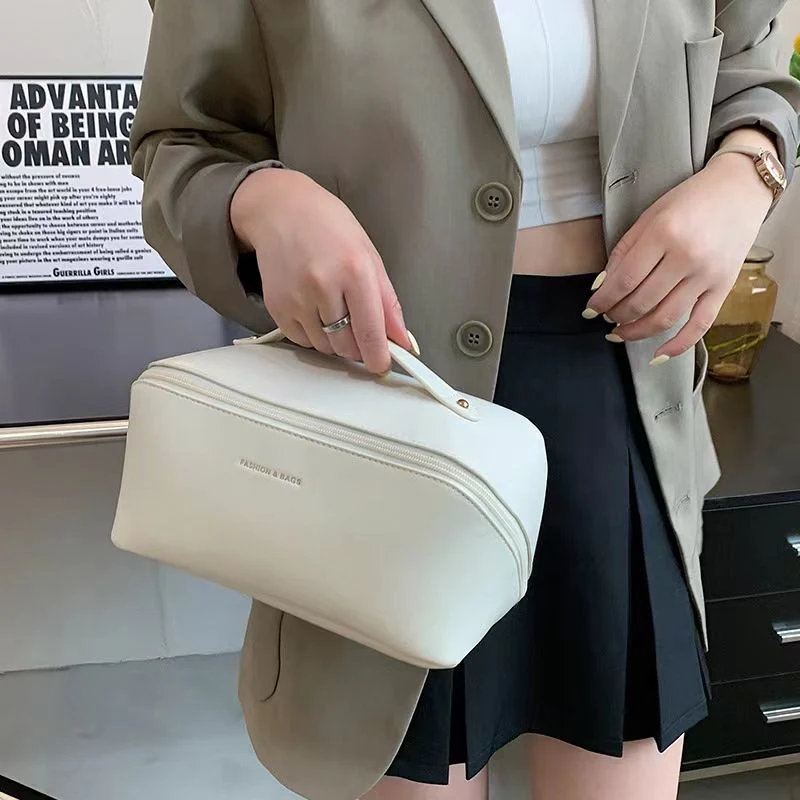 Elegant Large Capacity Travel Cosmetic Bag - Image 3