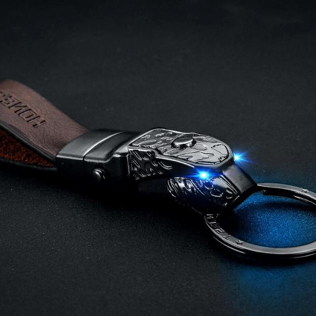 Elegant Leather Leopard Keychain Light - Image 4