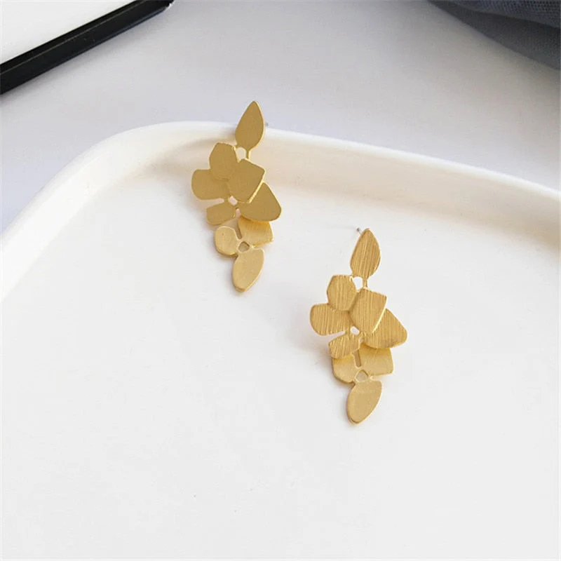 Elegant Timeless Leaf Retro Earrings - Image 8