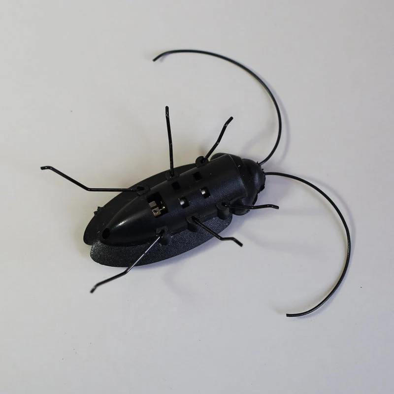 Mini Solar-Powered Cockroach Toy - Image 4