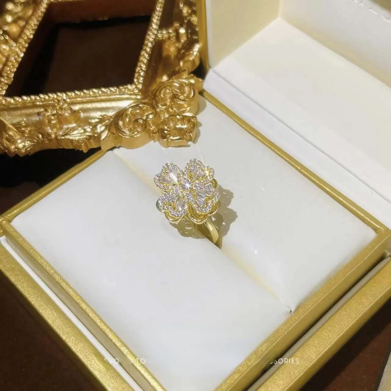 Rotating Flower Zircon Clover Ring - Image 2