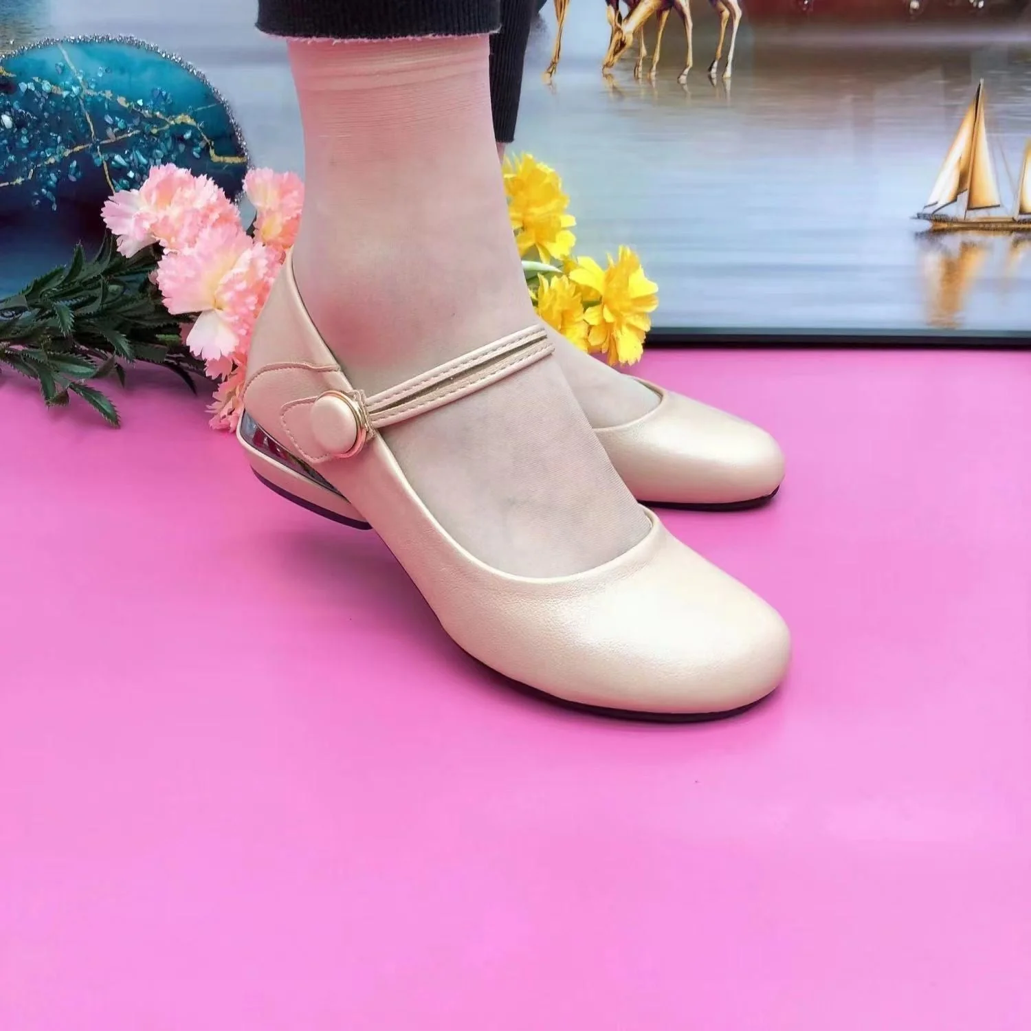 Round Toe Flexible Chunky Heel Shoes - Image 2