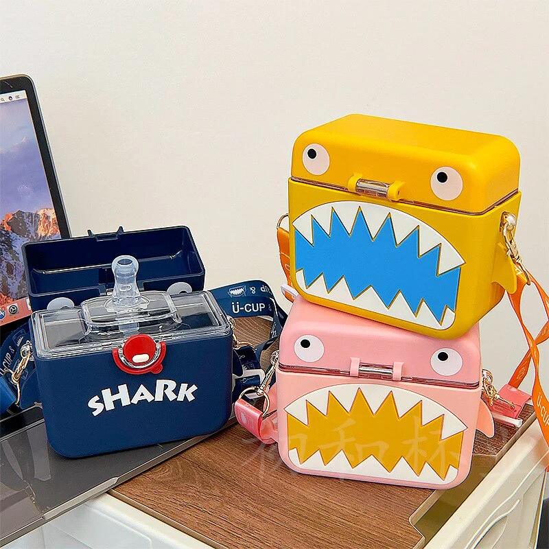 Shark Built-in Straw Water Bottle - Image 2